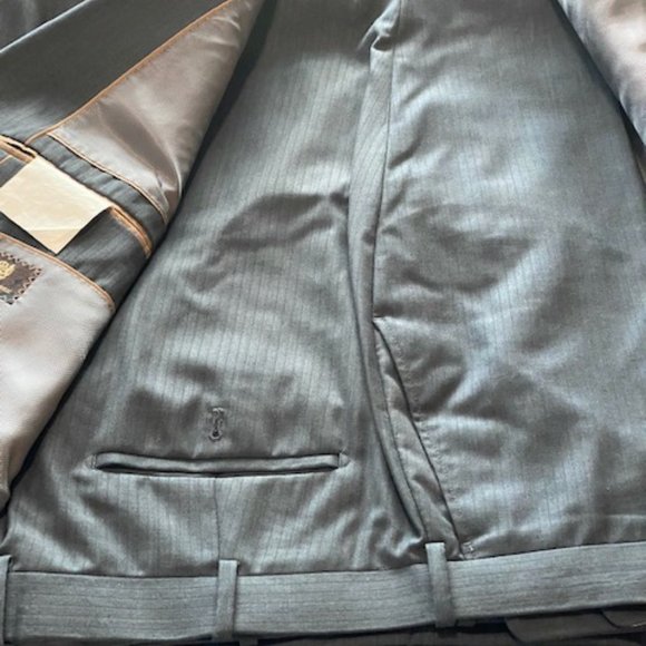 Grey Men's 2 pc Suit - Picture 2 of 3